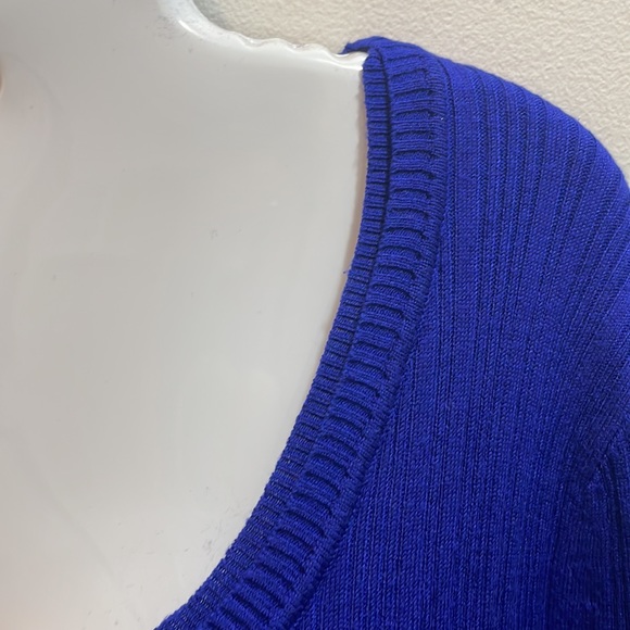 Blue long sleeve sweater - Picture 2 of 3
